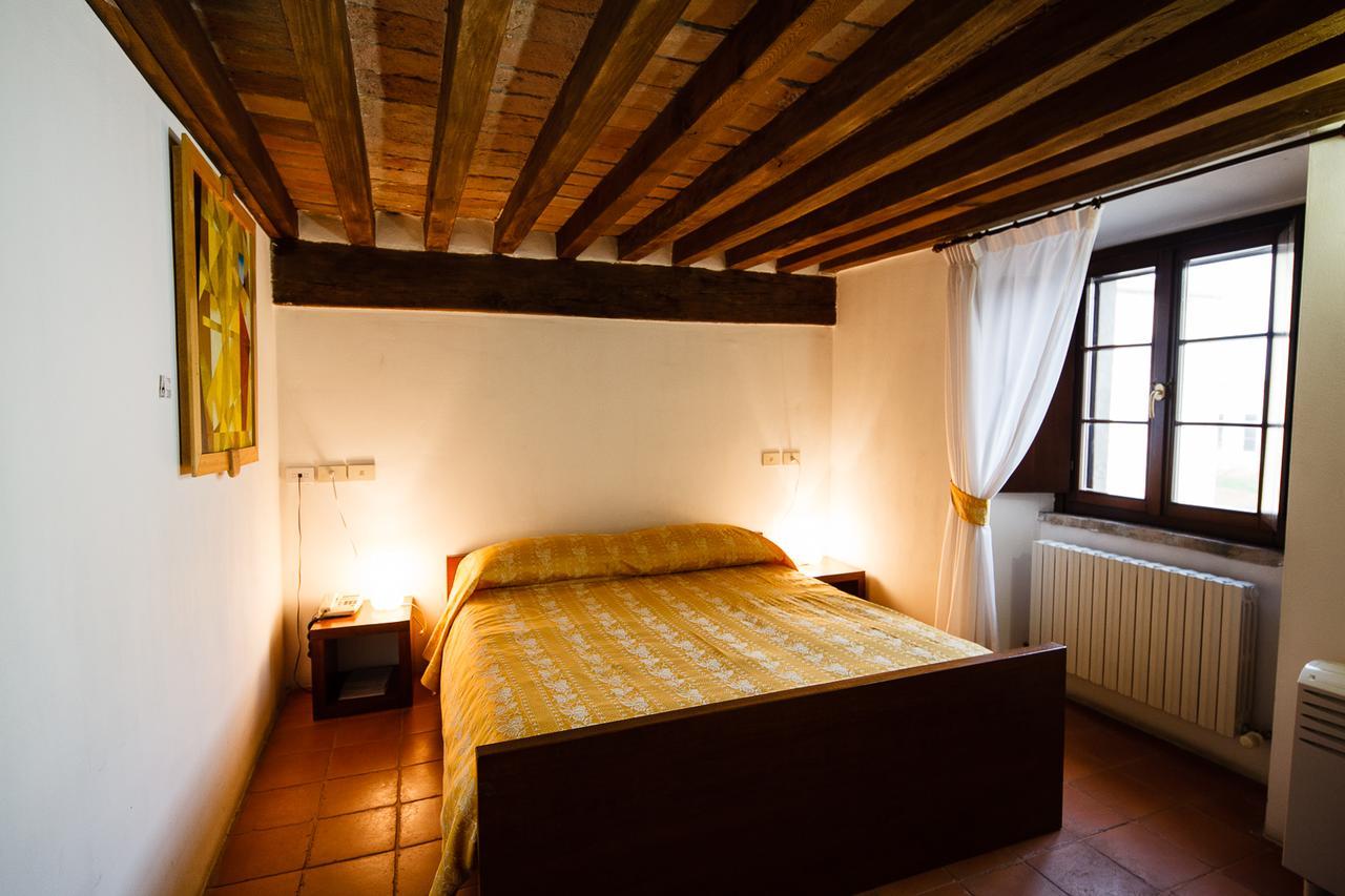 Готель Relais Fontevivo Екстер'єр фото