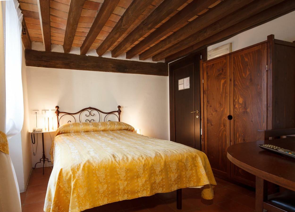 Готель Relais Fontevivo Екстер'єр фото